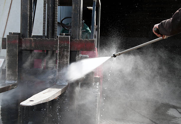 Best Pressure Washing Siding  in Le Roy, IL
